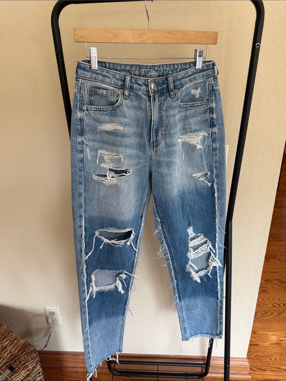 American Eagle Distressed Two-Tone Mom Jean Size 4